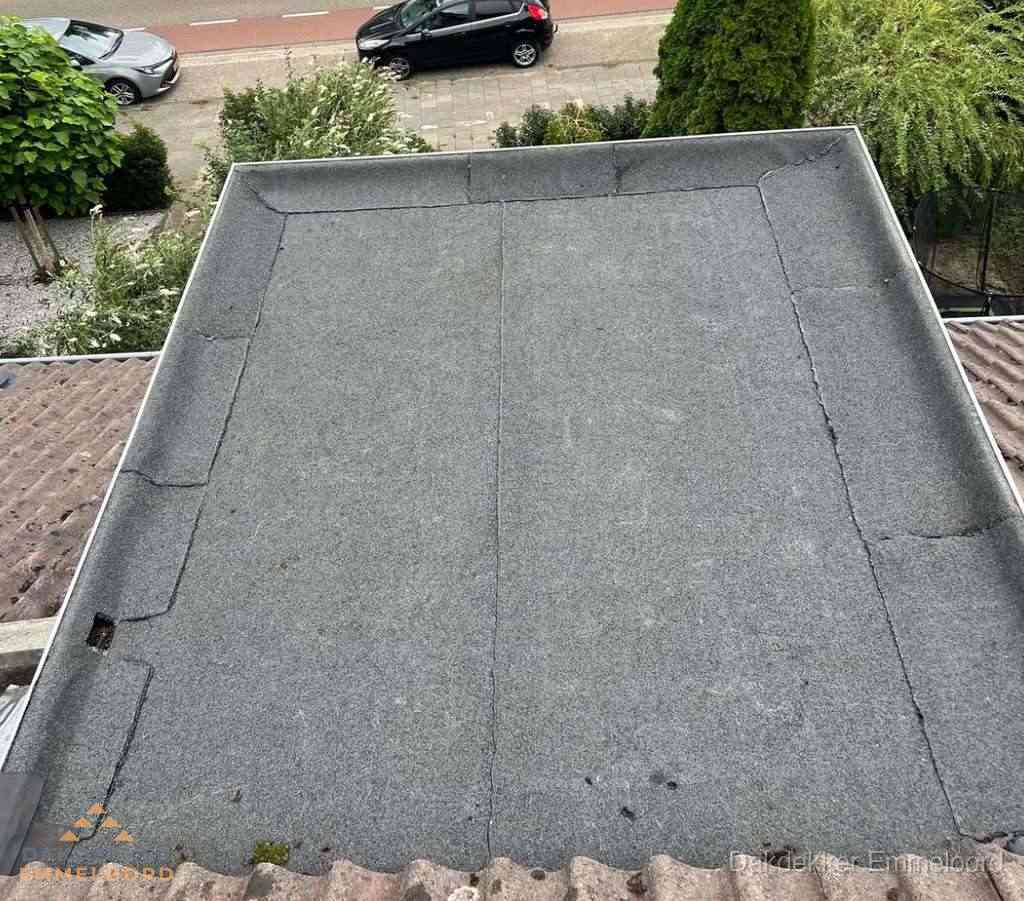 Dakbedekking schuur met bitumen in Emmeloord