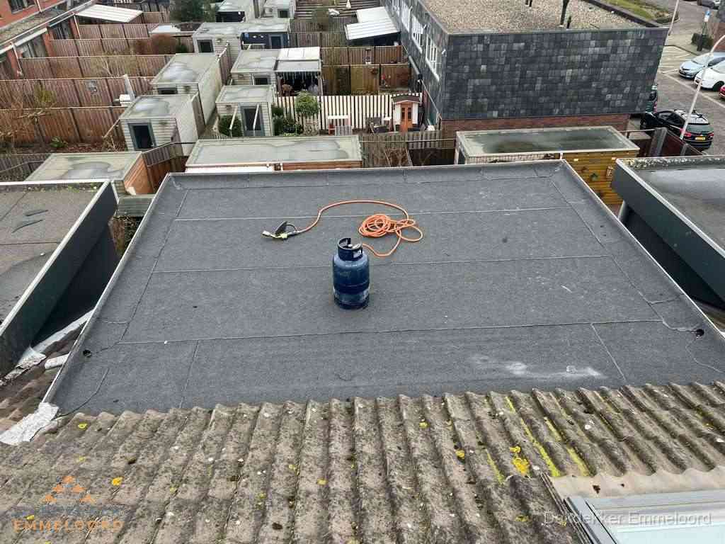 Dakreparatie plat dak met bitumen in Emmeloord